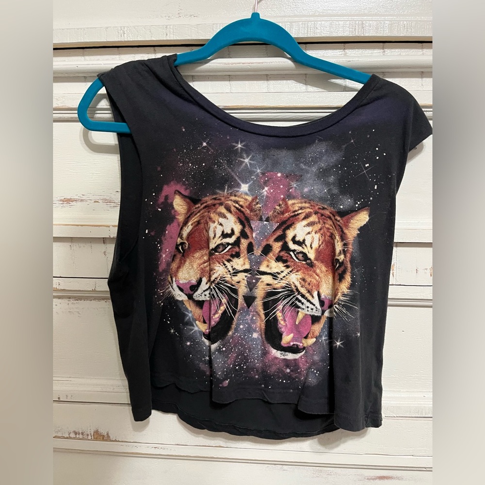 Black tiger tank top size small. Crop top